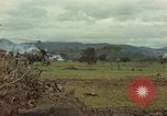 Standbild OH-13 Hubschrauber Ankhe Süd Vietnam, 1965, aus Sekunde 31 historischem Filmmaterial Videoclip 65675030391
