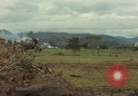 Standbild OH-13 Hubschrauber Ankhe Süd Vietnam, 1965, aus Sekunde 33 historischem Filmmaterial Videoclip 65675030391