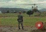 Standbild OH-13 Hubschrauber Ankhe Süd Vietnam, 1965, aus Sekunde 35 historischem Filmmaterial Videoclip 65675030391