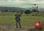 Standbild OH-13 Hubschrauber Ankhe Süd Vietnam, 1965, aus Sekunde 36 historischem Filmmaterial Videoclip 65675030391