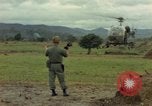 Standbild OH-13 Hubschrauber Ankhe Süd Vietnam, 1965, aus Sekunde 37 historischem Filmmaterial Videoclip 65675030391