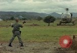 Standbild OH-13 Hubschrauber Ankhe Süd Vietnam, 1965, aus Sekunde 39 historischem Filmmaterial Videoclip 65675030391