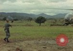 Standbild OH-13 Hubschrauber Ankhe Süd Vietnam, 1965, aus Sekunde 43 historischem Filmmaterial Videoclip 65675030391