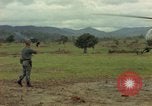 Standbild OH-13 Hubschrauber Ankhe Süd Vietnam, 1965, aus Sekunde 44 historischem Filmmaterial Videoclip 65675030391