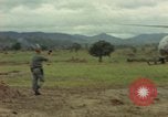Standbild OH-13 Hubschrauber Ankhe Süd Vietnam, 1965, aus Sekunde 47 historischem Filmmaterial Videoclip 65675030391