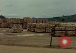 Standbild OH-13 Hubschrauber Ankhe Süd Vietnam, 1965, aus Sekunde 56 historischem Filmmaterial Videoclip 65675030391