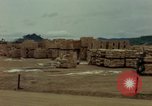 Standbild OH-13 Hubschrauber Ankhe Süd Vietnam, 1965, aus Sekunde 60 historischem Filmmaterial Videoclip 65675030391