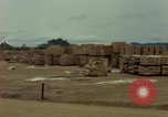 Standbild OH-13 Hubschrauber Ankhe Süd Vietnam, 1965, aus Sekunde 61 historischem Filmmaterial Videoclip 65675030391