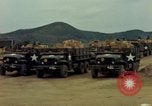 Standbild geladenen Lkws Ankhe Süd Vietnam, 1965, aus Sekunde 7 historischem Filmmaterial Videoclip 65675030392