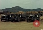 Standbild geladenen Lkws Ankhe Süd Vietnam, 1965, aus Sekunde 8 historischem Filmmaterial Videoclip 65675030392