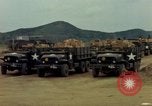 Standbild geladenen Lkws Ankhe Süd Vietnam, 1965, aus Sekunde 10 historischem Filmmaterial Videoclip 65675030392