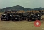 Standbild geladenen Lkws Ankhe Süd Vietnam, 1965, aus Sekunde 11 historischem Filmmaterial Videoclip 65675030392