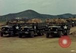 Standbild geladenen Lkws Ankhe Süd Vietnam, 1965, aus Sekunde 12 historischem Filmmaterial Videoclip 65675030392