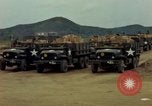 Standbild geladenen Lkws Ankhe Süd Vietnam, 1965, aus Sekunde 13 historischem Filmmaterial Videoclip 65675030392