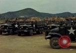Standbild geladenen Lkws Ankhe Süd Vietnam, 1965, aus Sekunde 14 historischem Filmmaterial Videoclip 65675030392