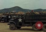 Standbild geladenen Lkws Ankhe Süd Vietnam, 1965, aus Sekunde 15 historischem Filmmaterial Videoclip 65675030392