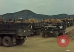 Standbild geladenen Lkws Ankhe Süd Vietnam, 1965, aus Sekunde 17 historischem Filmmaterial Videoclip 65675030392