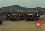 Standbild geladenen Lkws Ankhe Süd Vietnam, 1965, aus Sekunde 18 historischem Filmmaterial Videoclip 65675030392