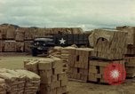 Standbild geladenen Lkws Ankhe Süd Vietnam, 1965, aus Sekunde 21 historischem Filmmaterial Videoclip 65675030392