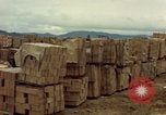Standbild geladenen Lkws Ankhe Süd Vietnam, 1965, aus Sekunde 42 historischem Filmmaterial Videoclip 65675030392