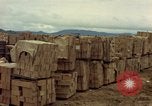 Standbild geladenen Lkws Ankhe Süd Vietnam, 1965, aus Sekunde 45 historischem Filmmaterial Videoclip 65675030392