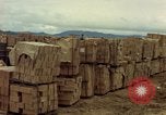 Standbild geladenen Lkws Ankhe Süd Vietnam, 1965, aus Sekunde 46 historischem Filmmaterial Videoclip 65675030392