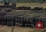 Standbild geladenen Lkws Ankhe Süd Vietnam, 1965, aus Sekunde 49 historischem Filmmaterial Videoclip 65675030392