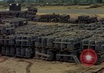 Standbild geladenen Lkws Ankhe Süd Vietnam, 1965, aus Sekunde 50 historischem Filmmaterial Videoclip 65675030392