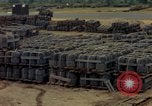 Standbild geladenen Lkws Ankhe Süd Vietnam, 1965, aus Sekunde 51 historischem Filmmaterial Videoclip 65675030392