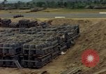 Standbild geladenen Lkws Ankhe Süd Vietnam, 1965, aus Sekunde 55 historischem Filmmaterial Videoclip 65675030392