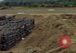 Standbild geladenen Lkws Ankhe Süd Vietnam, 1965, aus Sekunde 56 historischem Filmmaterial Videoclip 65675030392