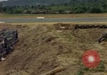 Standbild geladenen Lkws Ankhe Süd Vietnam, 1965, aus Sekunde 57 historischem Filmmaterial Videoclip 65675030392