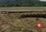 Standbild geladenen Lkws Ankhe Süd Vietnam, 1965, aus Sekunde 59 historischem Filmmaterial Videoclip 65675030392