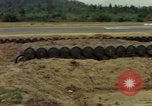 Standbild geladenen Lkws Ankhe Süd Vietnam, 1965, aus Sekunde 60 historischem Filmmaterial Videoclip 65675030392