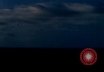 Standbild USS Forrestal Brände gun salute für Präsident während der Flotte überprüfen Atlantik, 1962, aus Sekunde 13 historischem Filmmaterial Videoclip 65675030394
