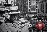Immagine di Inductees in abiti civili marzo New York United States USA, 1917, secondo 3 filmato di repertorio 65675030403