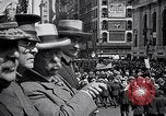 Immagine di Inductees in abiti civili marzo New York United States USA, 1917, secondo 7 filmato di repertorio 65675030403