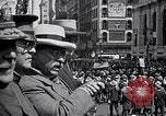 Immagine di Inductees in abiti civili marzo New York United States USA, 1917, secondo 8 filmato di repertorio 65675030403