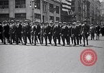 Immagine di Inductees in abiti civili marzo New York United States USA, 1917, secondo 23 filmato di repertorio 65675030403