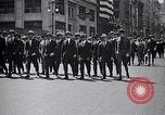 Immagine di Inductees in abiti civili marzo New York United States USA, 1917, secondo 25 filmato di repertorio 65675030403