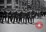 Immagine di Inductees in abiti civili marzo New York United States USA, 1917, secondo 26 filmato di repertorio 65675030403