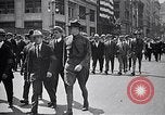 Immagine di Inductees in abiti civili marzo New York United States USA, 1917, secondo 29 filmato di repertorio 65675030403