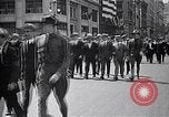 Immagine di Inductees in abiti civili marzo New York United States USA, 1917, secondo 30 filmato di repertorio 65675030403