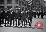 Immagine di Inductees in abiti civili marzo New York United States USA, 1917, secondo 33 filmato di repertorio 65675030403