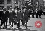 Immagine di Inductees in abiti civili marzo New York United States USA, 1917, secondo 34 filmato di repertorio 65675030403