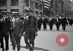 Immagine di Inductees in abiti civili marzo New York United States USA, 1917, secondo 35 filmato di repertorio 65675030403