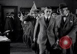 Immagine di Inductees in abiti civili marzo New York United States USA, 1917, secondo 46 filmato di repertorio 65675030403