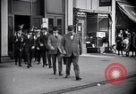 Immagine di Inductees in abiti civili marzo New York United States USA, 1917, secondo 49 filmato di repertorio 65675030403