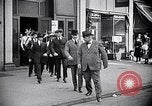 Immagine di Inductees in abiti civili marzo New York United States USA, 1917, secondo 50 filmato di repertorio 65675030403