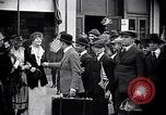 Immagine di Inductees in abiti civili marzo New York United States USA, 1917, secondo 61 filmato di repertorio 65675030403